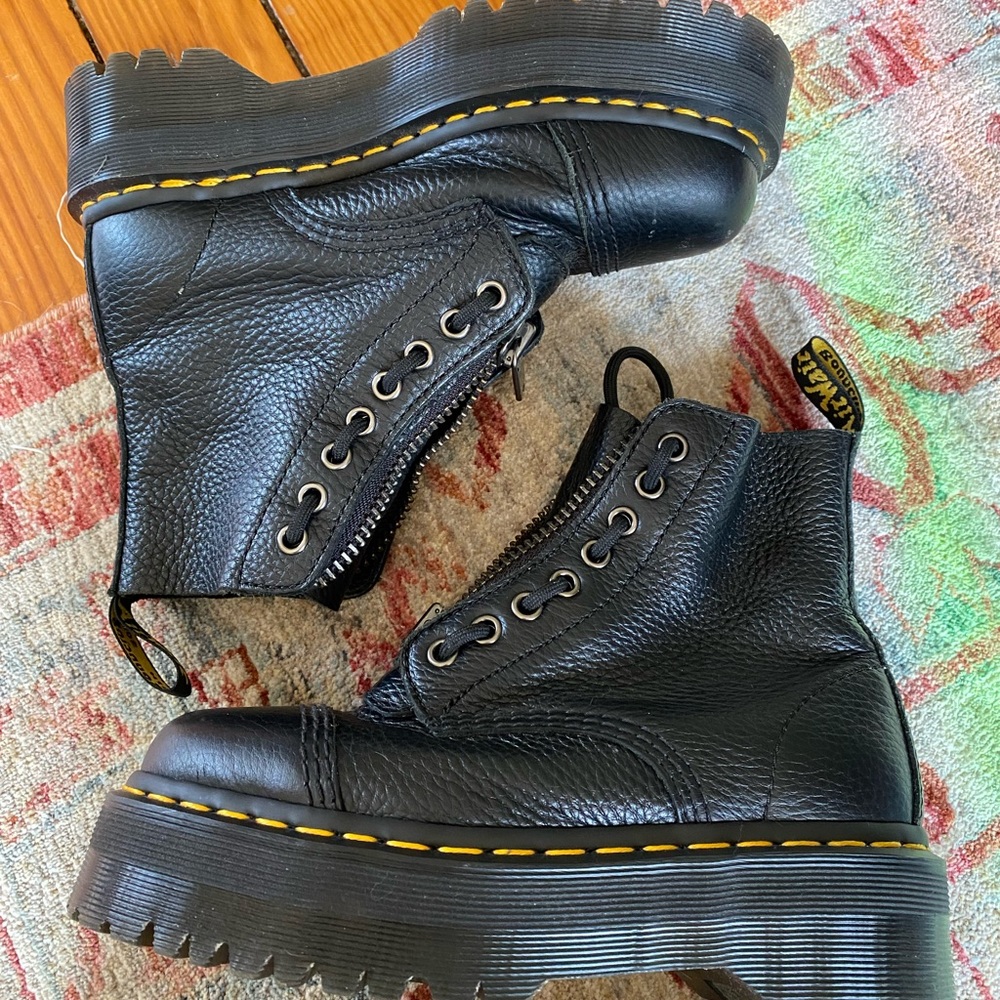 Doc Martens SINCLAIR MILLED NAPPA LEATHER PLATFORM BOOTS